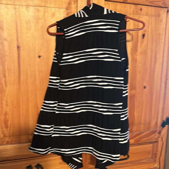 💘 Cache black and white vest - Picture 3 of 3